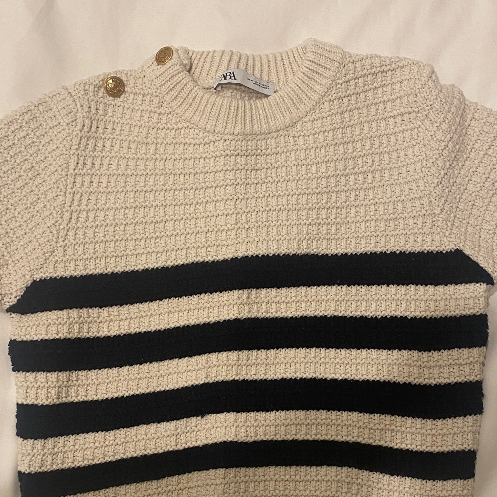Zara Cream and Black Striped Knit Short-Sleeve Sweater - Picture 3 of 3